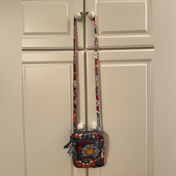 Vera Bradley Crossbody cloth bag. Tropical Evening pattern. - Picture 3 of 10